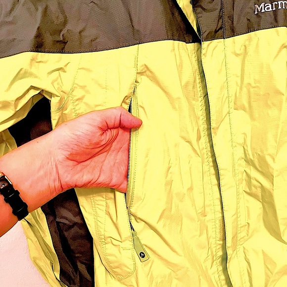 Boy’s Marmot Nylon hooded windbreaker - Picture 5 of 7